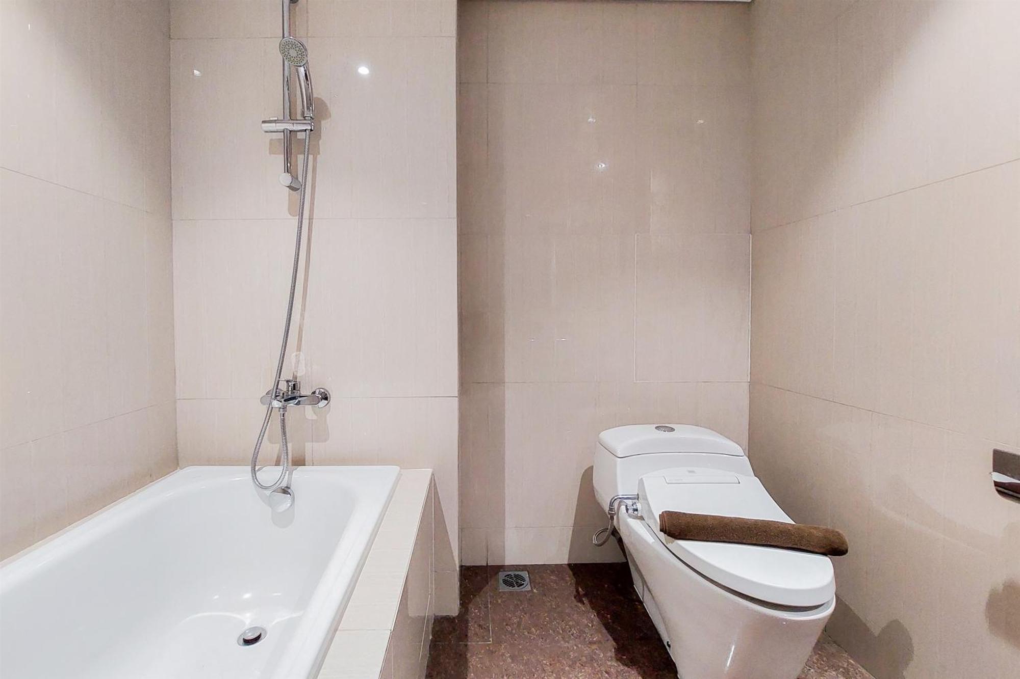 Modern Look 3br With Branz Bsd By Travelio
